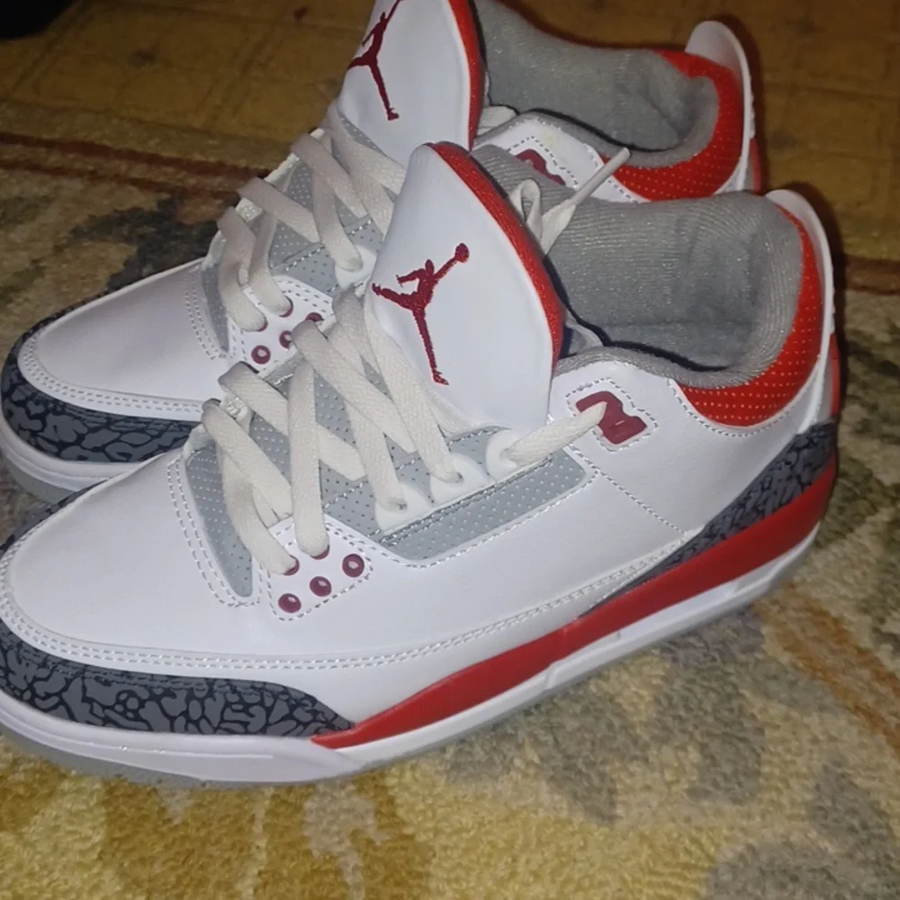 Jordan 3s - Picture 4 of 8